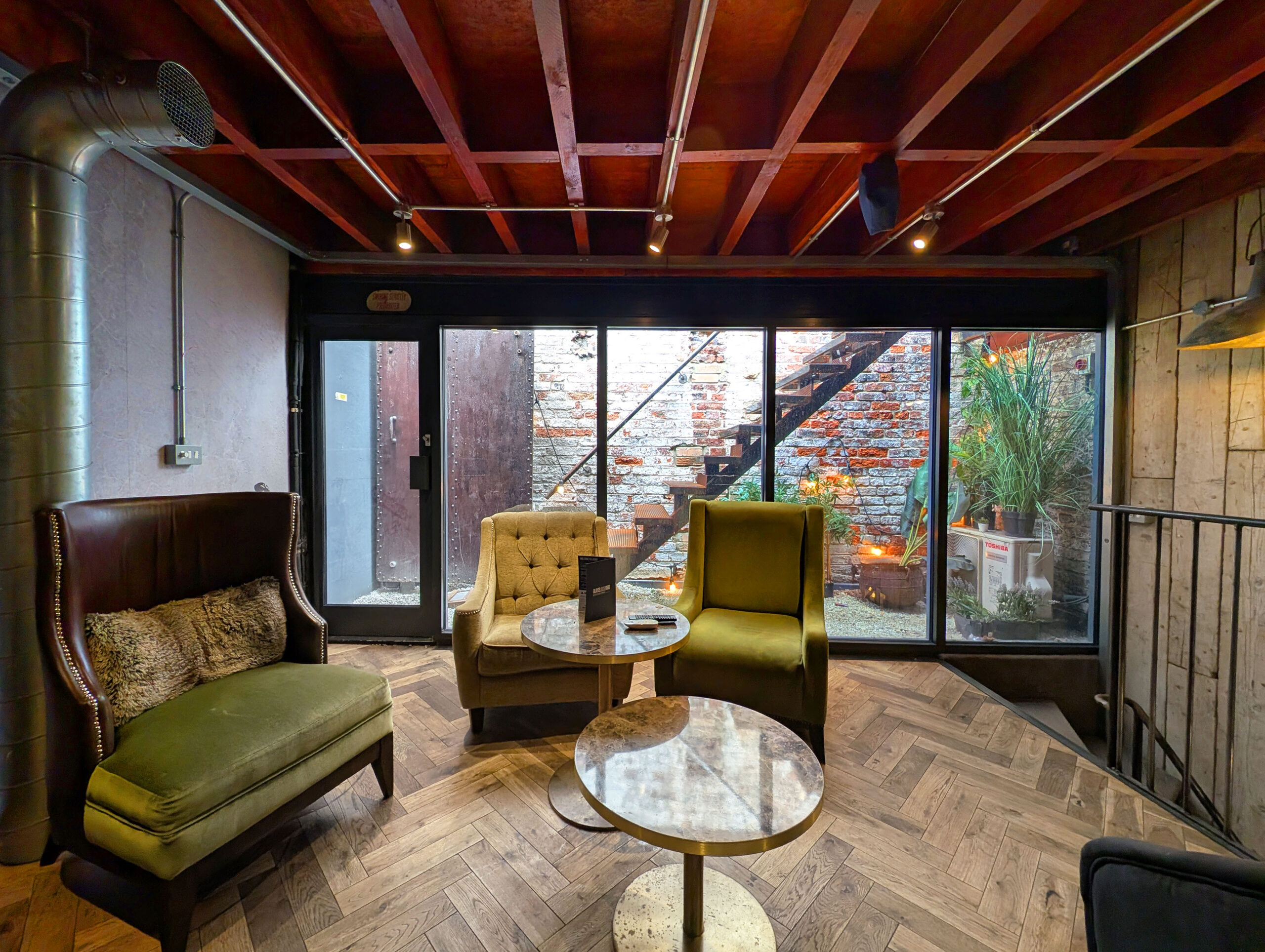 b8-livingroom_54408809597_o