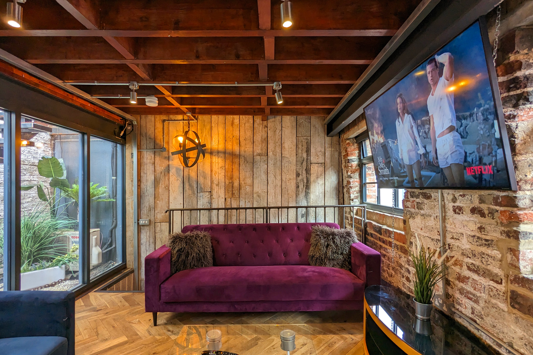 b9-livingroom1_54409931258_o